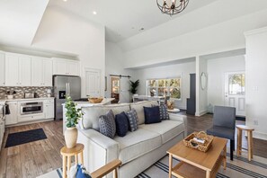 Smart TV, fireplace, ping pong, books