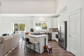 Fridge, microwave, oven, stovetop - Private Spa/Pool, Additional Suite, 2 Blocks to the Beach- The Palma (Isle of Palms)