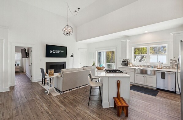 Interior - Private Spa/Pool, Additional Suite, 2 Blocks to the Beach- The Palma (Isle of Palms)