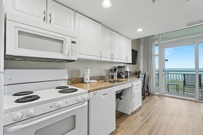 雪櫃、微波爐、焗爐、爐具