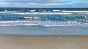 På stranden