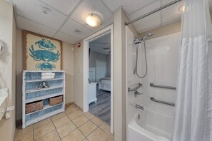 Dusche, Haartrockner, Handtücher