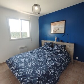 4 bedrooms, travel cot, free WiFi, bed sheets