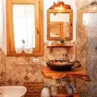 Deluxe Room | In-room safe, blackout drapes, free WiFi, bed sheets