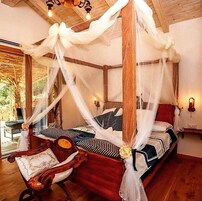 华丽双人房 | 客房内保险箱、遮光窗帘、免费 WiFi、床单