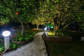 Property grounds - Yangshuo Moon Villa Homestay (Yulonghe Scenic Area Branch) (Yangshuo)