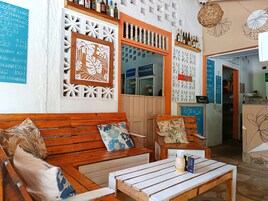 Breakfast, lunch, dinner served; Italian cuisine 