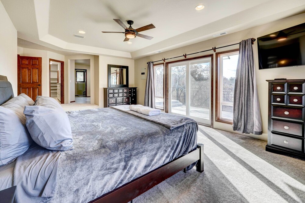 Chic Medford Retreat Outdoor Pool & Sauna! Jackson County Vrbo