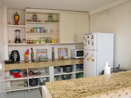 Refrigerador, microondas