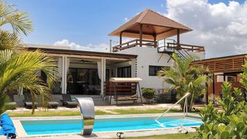 Alberca al aire libre
