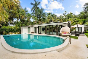 Outdoor pool - Peaceful 3BD Family House With Pool (Miami)