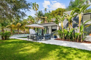 Exterior - Peaceful 3BD Family House With Pool (Miami)
