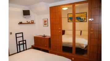 5 slaapkamers, een bureau, reisbedje, gratis wifi