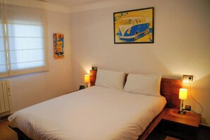 5 bedrooms, desk, travel cot, free WiFi