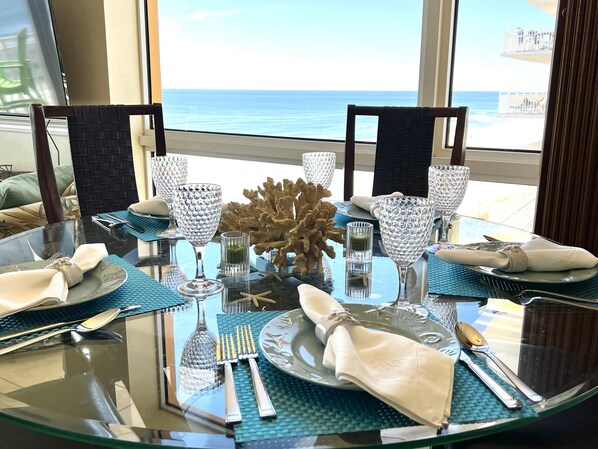 Dining - Splash Resort Panama City Beach 3 BR, 3 BA, Sleeps 10, Beach Chair Set Included (Panama City Beach)