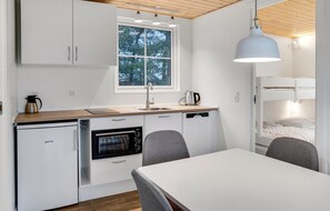 Fridge, stovetop, dishwasher, cookware/dishes/utensils