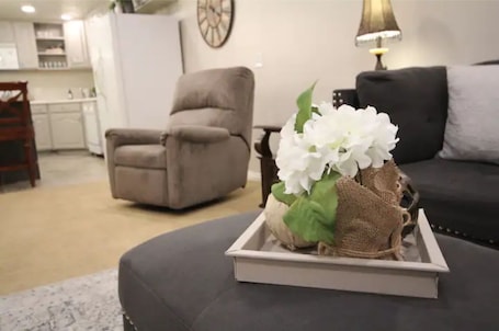 TV, fireplace. Upscale 2-bedroom with onsite parking.