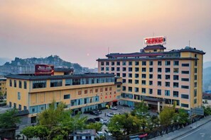 Unclassified image, 3 of 27, button - Yunti Hotel (Lvchun)