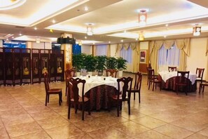 Unclassified image, 3 of 27, button - Yunti Hotel (Lvchun)