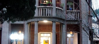 Chuanwu Old Villa Family Hotel