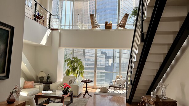 A spacious living area with a high ceiling, a staircase, and large windows offering views of the city. - Great view, big space, best location in Mexico City—5min from lot of attractions (Mexico City)