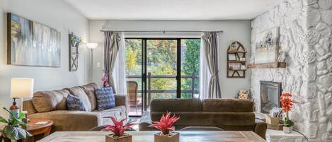 Smart TV, chimenea y impresora