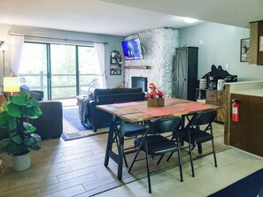 Interior - Serene Stay: Family Friendly~Mountain Views~Sevierville (Sevierville)
