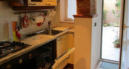 IL PICCOLO EDEN - THE LITTLE EDEN - Charming apartment with private garden
