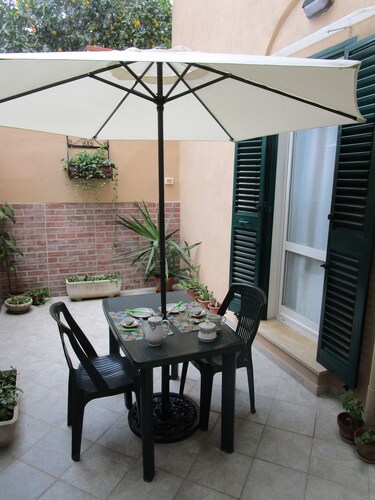IL PICCOLO EDEN - THE LITTLE EDEN - Charming apartment with private garden