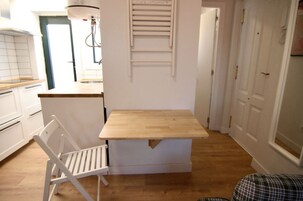 Escritorio, wifi gratis, ropa de cama