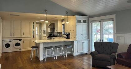 Downtown Tempe Modern Farmhouse: Luxurious Home Steps Away From ASU & Mill Ave