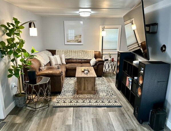 Smart TV, books, stereo