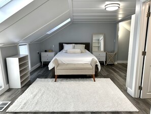 2 bedrooms, desk, iron/ironing board, free WiFi