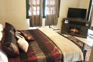 3 bedrooms, desk, iron/ironing board, travel cot