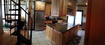 Harmony Haven, a small town cottage retreat, large garden and outdoor adventure.