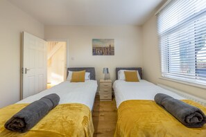 4 bedrooms, iron/ironing board, free WiFi, bed sheets - 4 Bed Contractor Large Group Accommodation Luton (Luton)