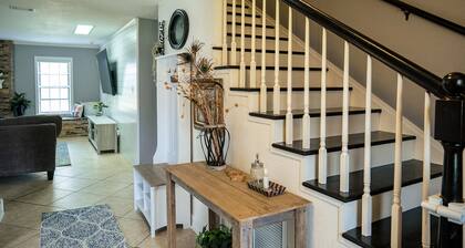 Luxe 5BR Family Retreat, Minutes From TAMU