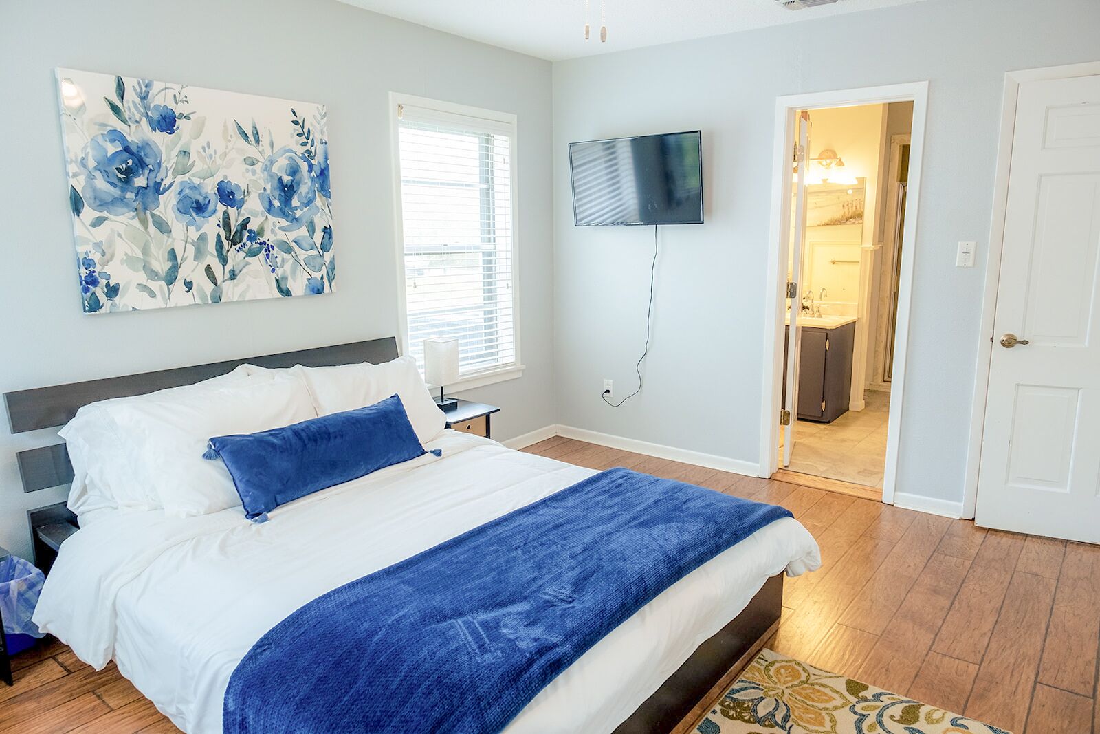 5 Schlafzimmer, Schreibtisch, Bügeleisen/Bügelbrett, Reisekinderbett