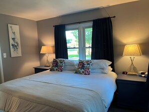 3 bedrooms, desk, iron/ironing board, WiFi