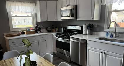 Newly Remodeled Bungalow near Starved Rock
