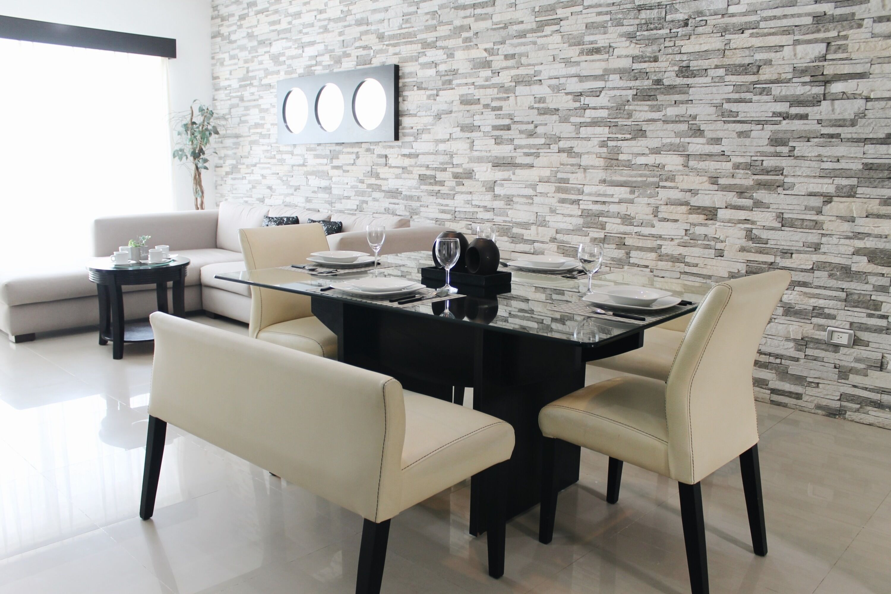 Departamento familiar, 2 habitaciones | Área de sala de estar | Smart TV de 40 pulgadas con canales por cable, televisión y impresora 