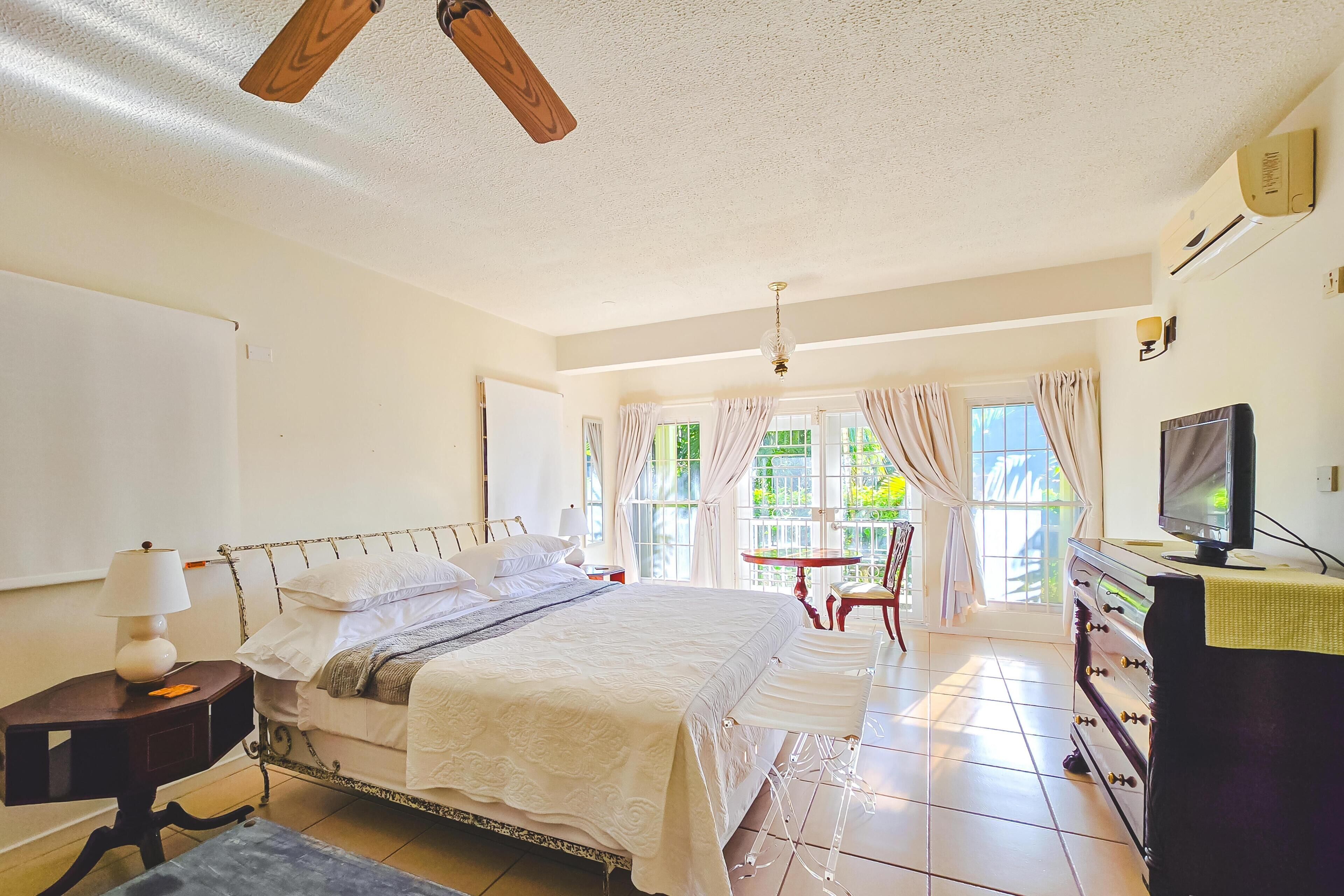 4 bedrooms, desk, iron/ironing board, WiFi