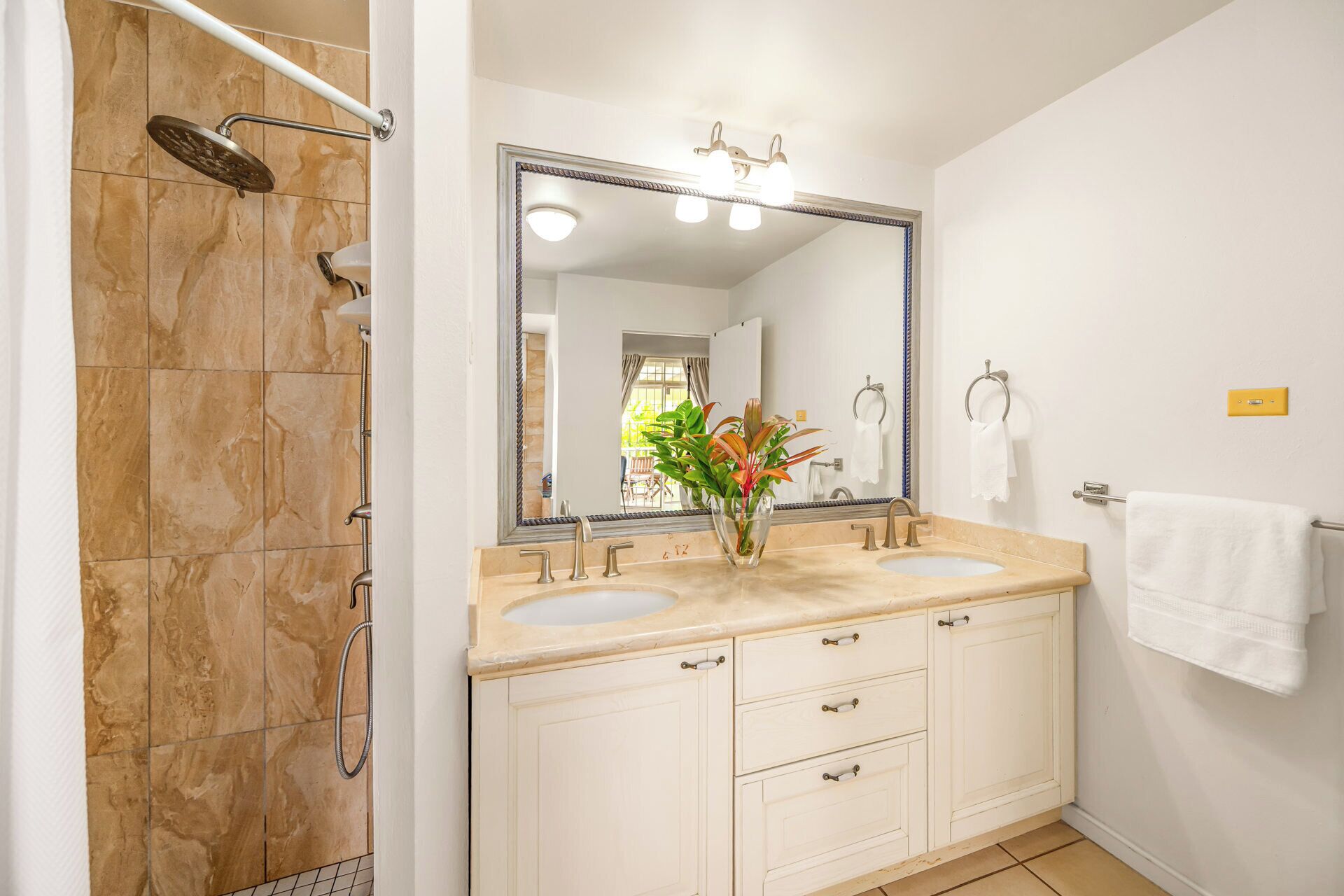 Shower, jetted tub, hair dryer, towels
