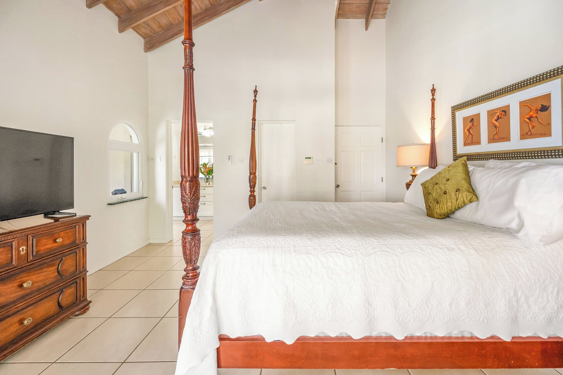 4 bedrooms, desk, iron/ironing board, WiFi