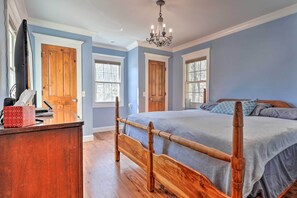 4 bedrooms, desk, iron/ironing board, internet