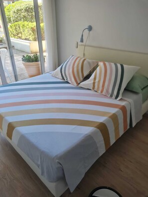 2 chambres, bureau, accès au Wi-Fi (inclus), literie fournie