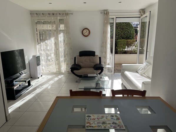 Smart TV, DVD player, music library