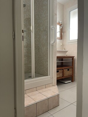 Shower, hair dryer, towels, soap