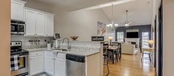 Totally Renovated-2BR 2BA-14 mi from Masters