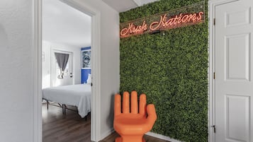 7 habitaciones, escritorio, tabla de planchar con plancha y wifi